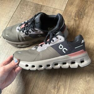 Women’s On Cloud shoes